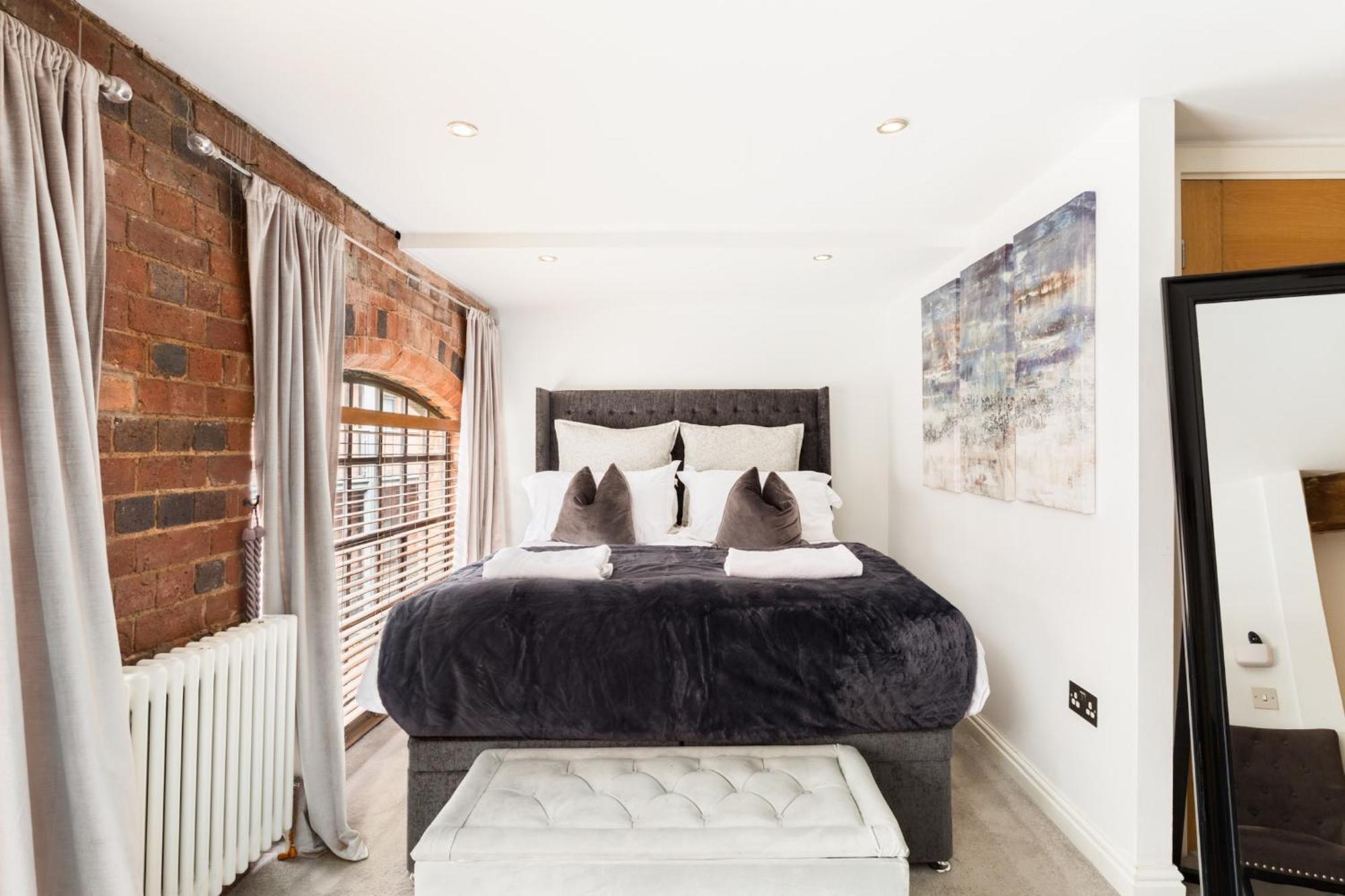 High End Luxury Townhouse In Jq, 4 Bedrooms, Flat Screen Tv In All Rooms, Free Parking, Near Birmingham City Centre Deposit Required المظهر الخارجي الصورة