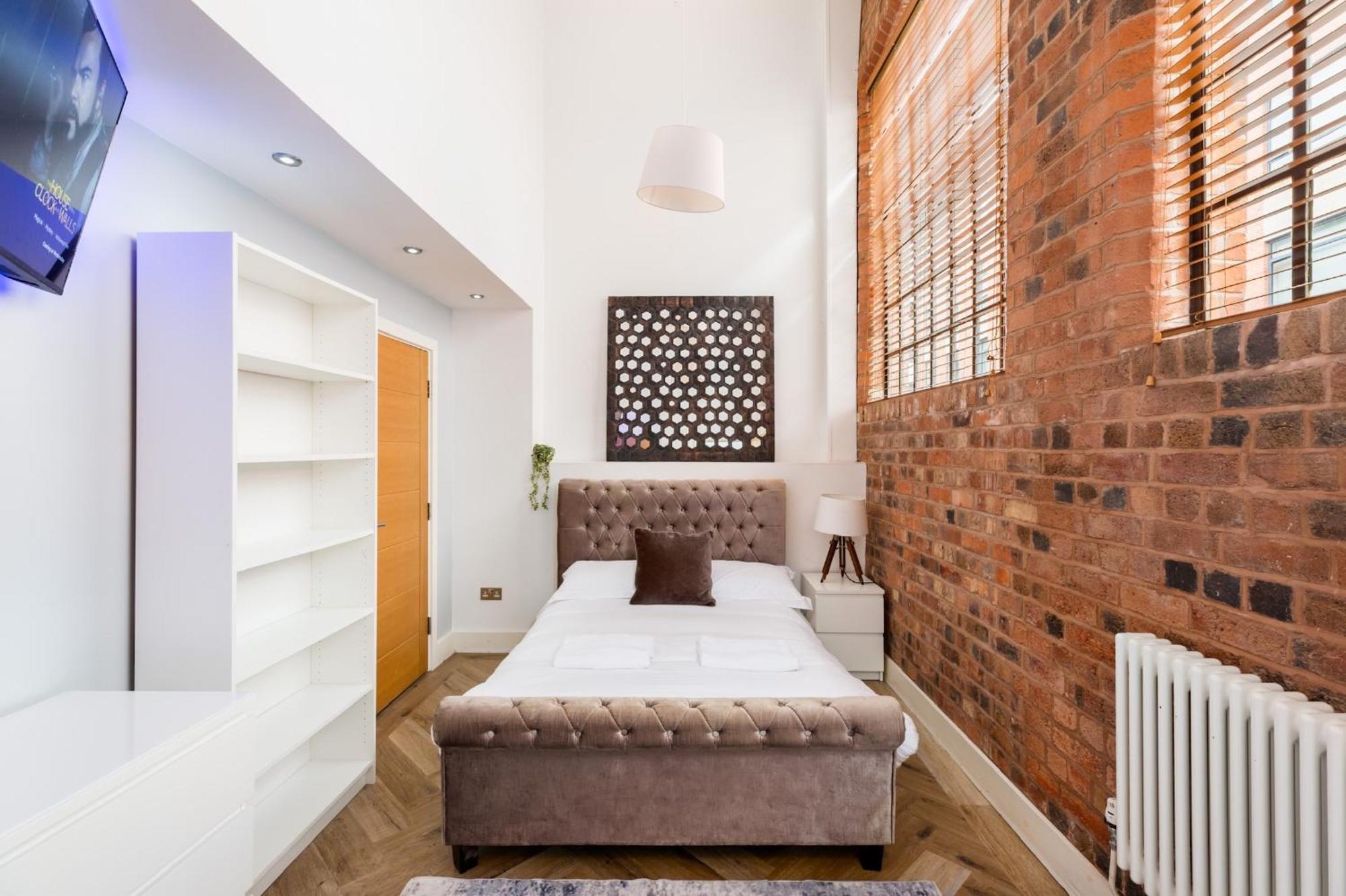 High End Luxury Townhouse In Jq, 4 Bedrooms, Flat Screen Tv In All Rooms, Free Parking, Near Birmingham City Centre Deposit Required المظهر الخارجي الصورة