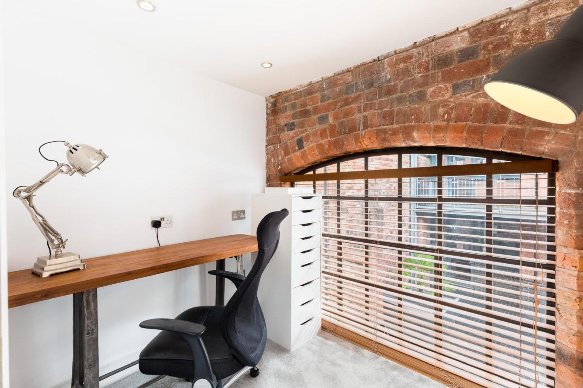 High End Luxury Townhouse In Jq, 4 Bedrooms, Flat Screen Tv In All Rooms, Free Parking, Near Birmingham City Centre Deposit Required المظهر الخارجي الصورة