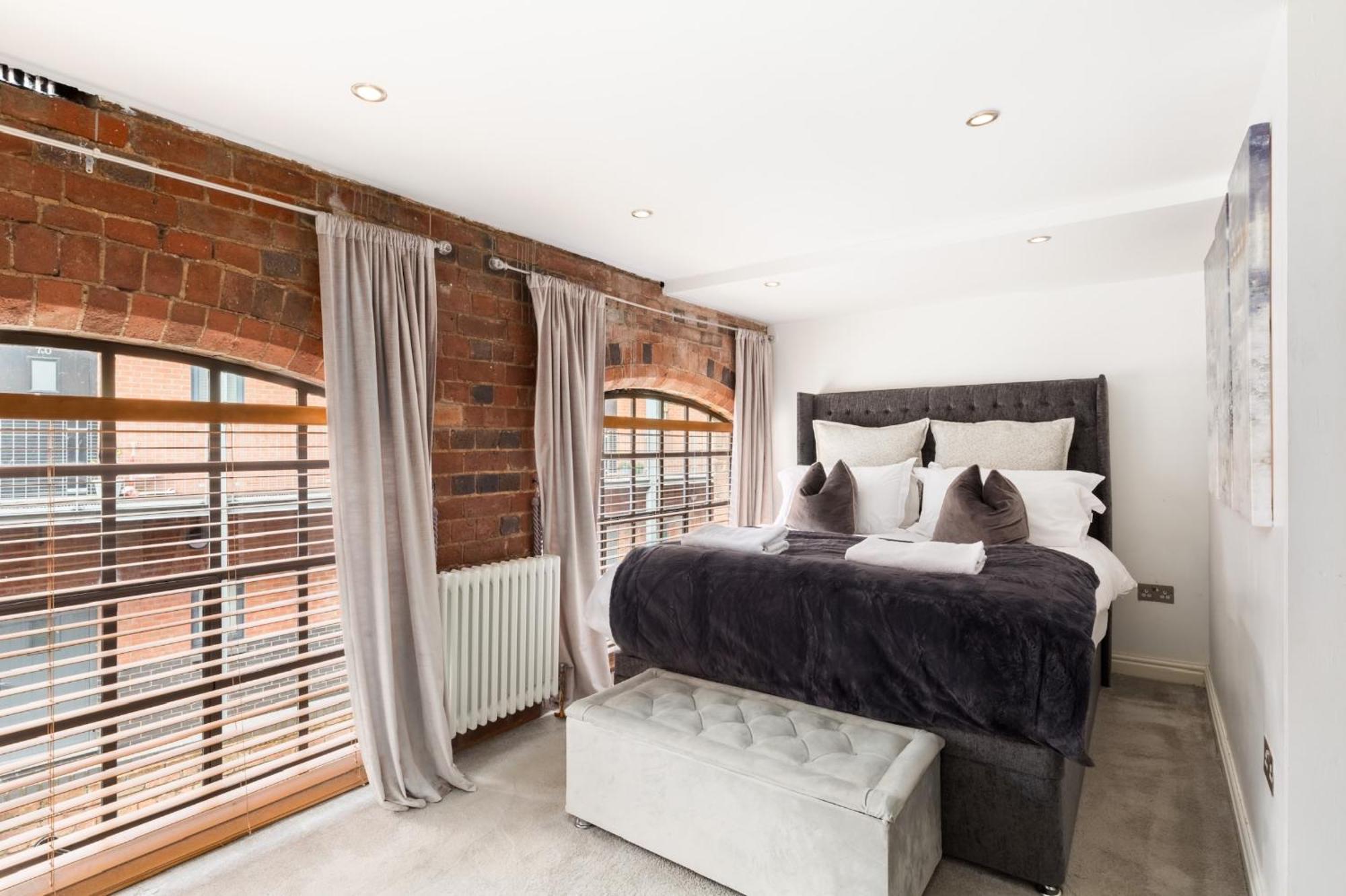 High End Luxury Townhouse In Jq, 4 Bedrooms, Flat Screen Tv In All Rooms, Free Parking, Near Birmingham City Centre Deposit Required المظهر الخارجي الصورة