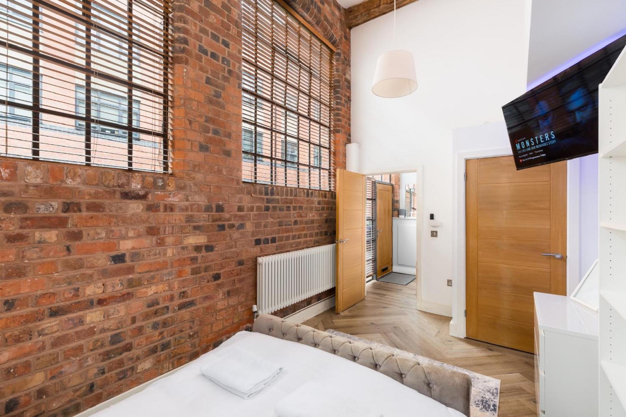 High End Luxury Townhouse In Jq, 4 Bedrooms, Flat Screen Tv In All Rooms, Free Parking, Near Birmingham City Centre Deposit Required المظهر الخارجي الصورة