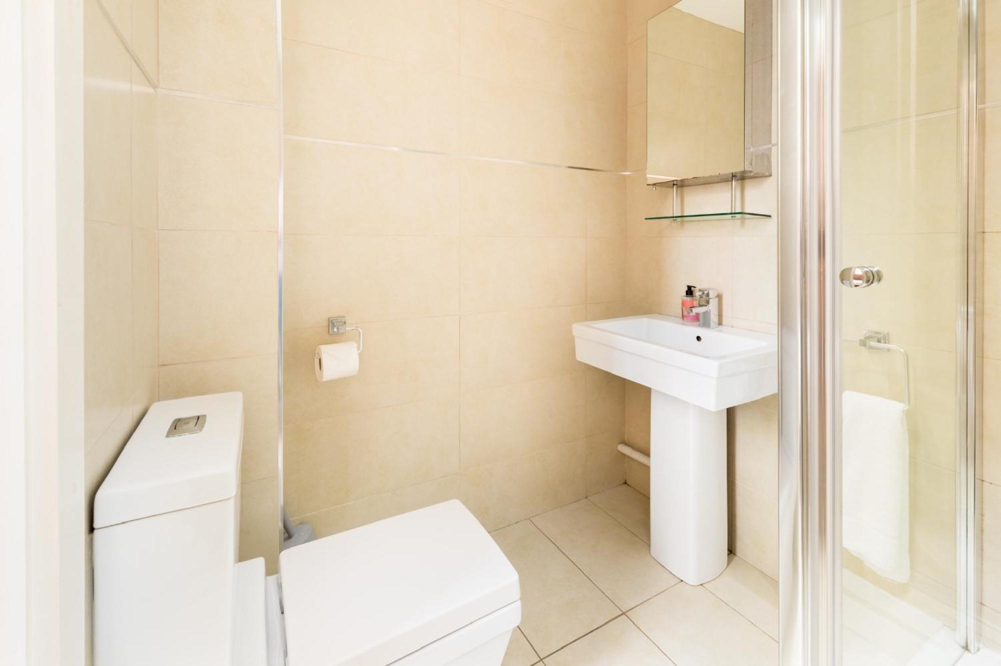 High End Luxury Townhouse In Jq, 4 Bedrooms, Flat Screen Tv In All Rooms, Free Parking, Near Birmingham City Centre Deposit Required المظهر الخارجي الصورة