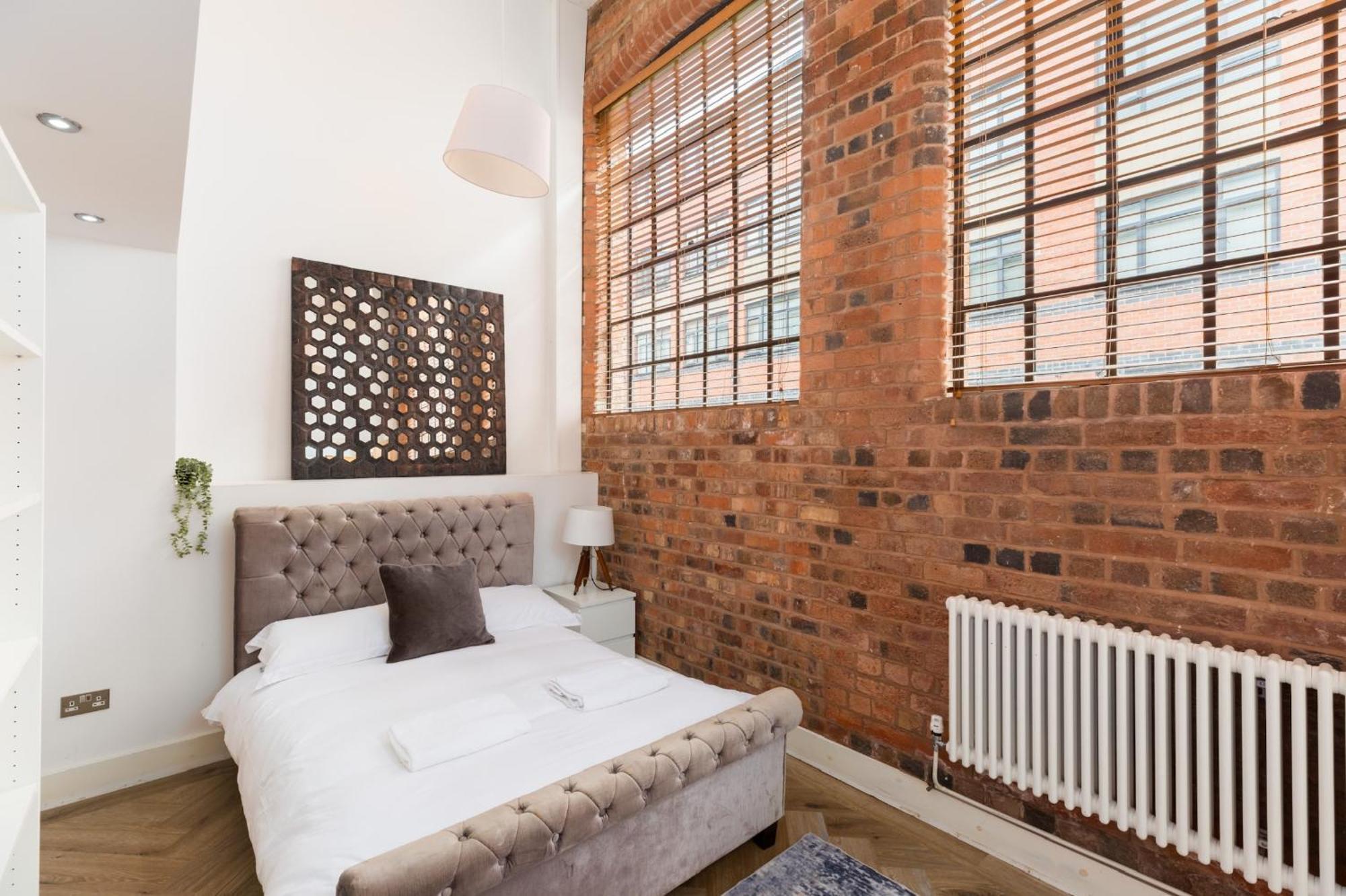 High End Luxury Townhouse In Jq, 4 Bedrooms, Flat Screen Tv In All Rooms, Free Parking, Near Birmingham City Centre Deposit Required المظهر الخارجي الصورة
